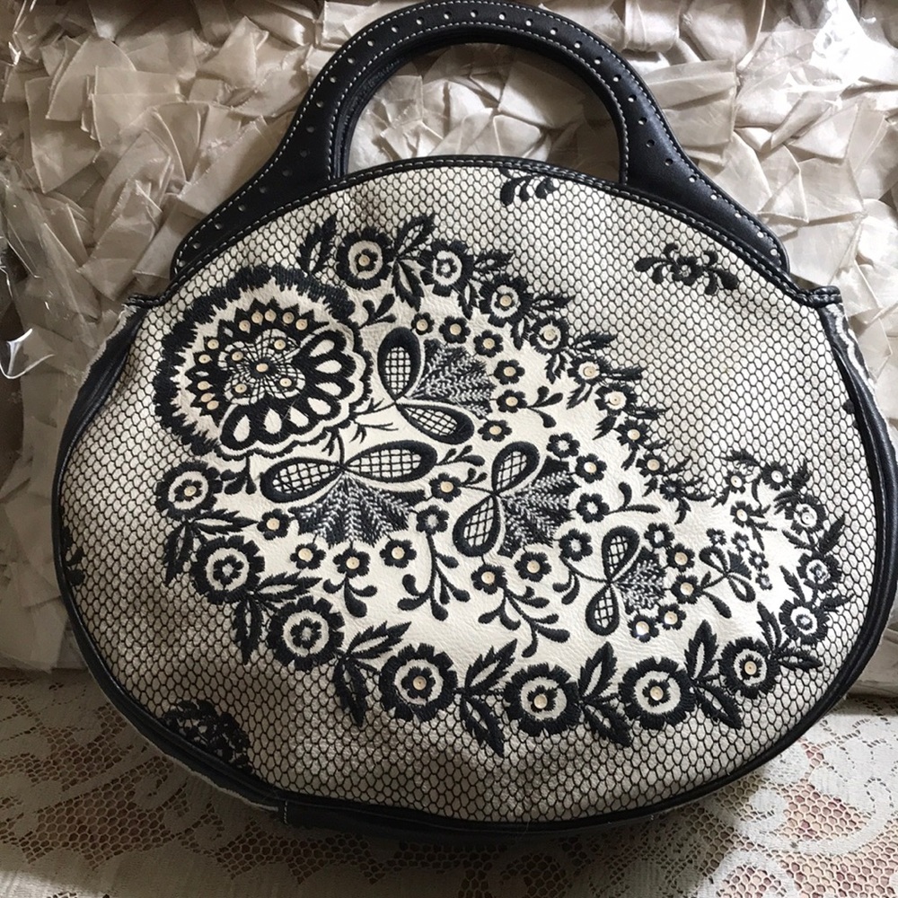 Isabella Fiore circular purse